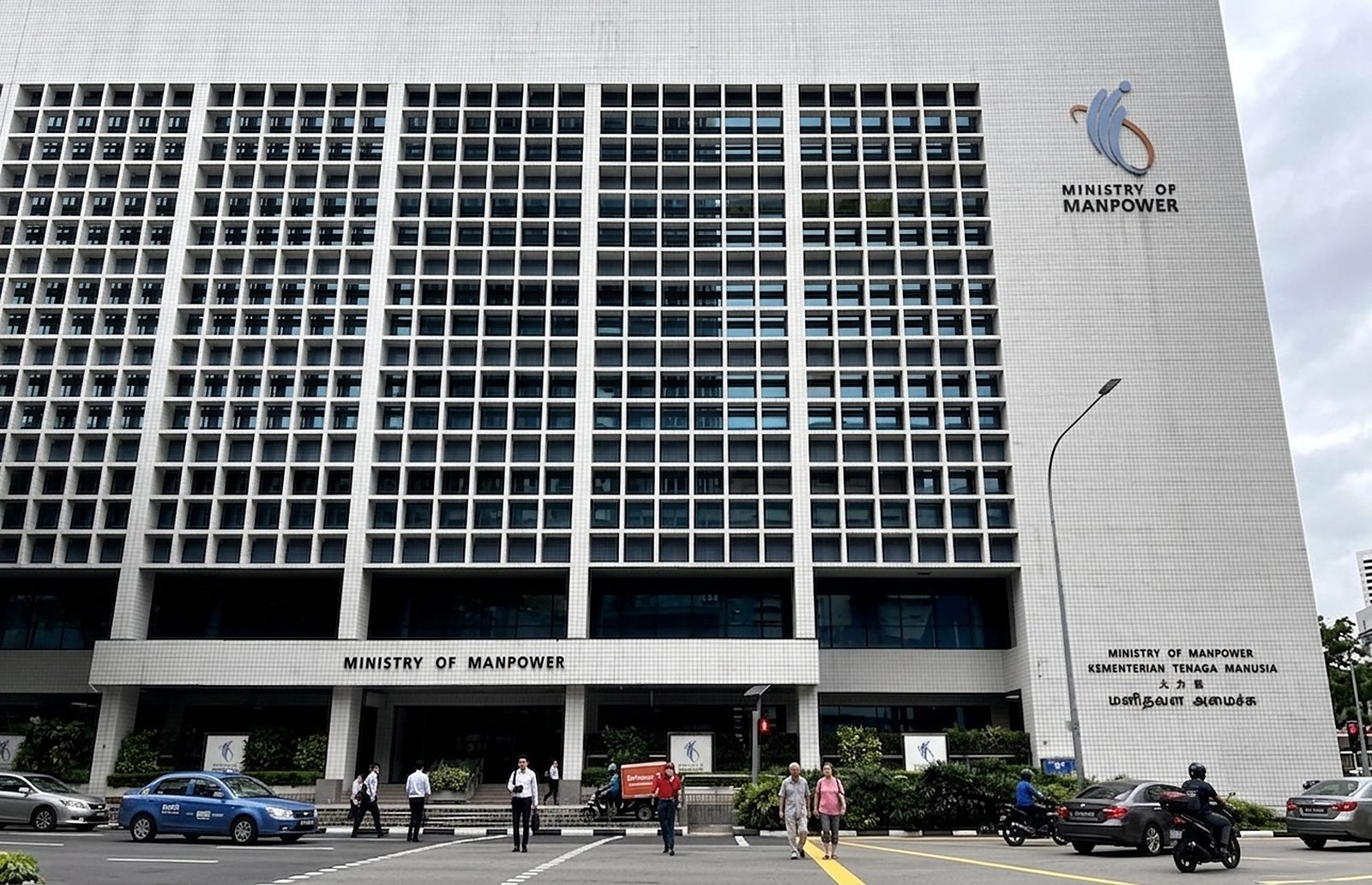 Higher Employment Pass and S Pass qualifying salaries announced for Singapore from January 2027